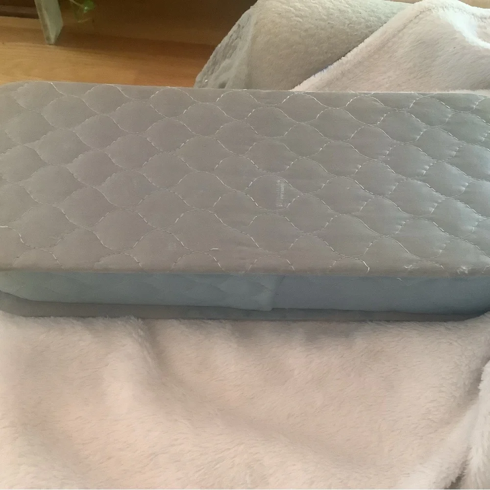 Vintage glove or scarf box..euc..blue. Satiny quilted
